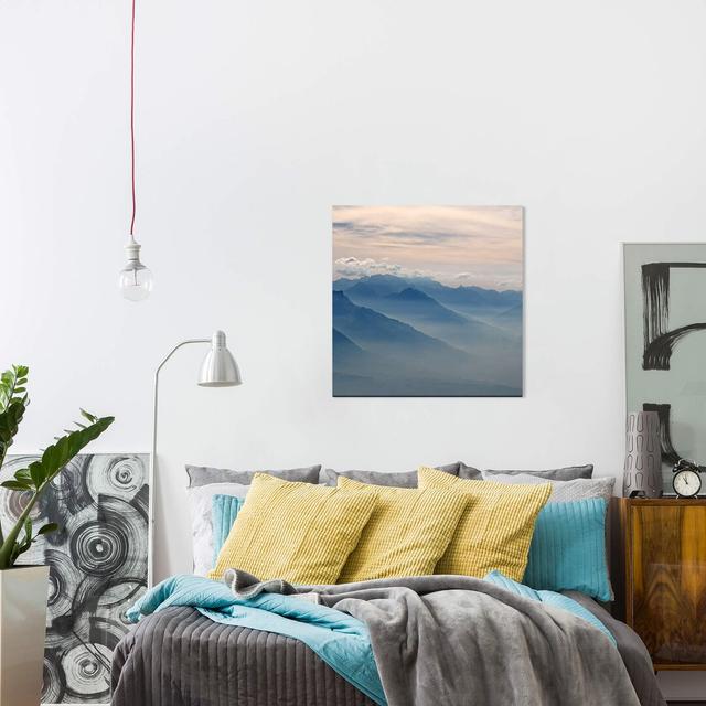 Leinwandbild Berge im Nebel East Urban Home on Productcaster.