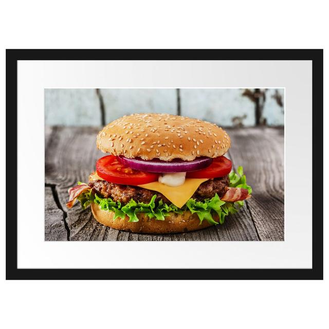 Gerahmtes Poster Leckerer Cheesburger East Urban Home Größe: 40 cm H x 55 cm B on Productcaster.