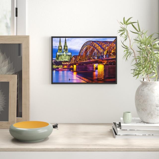 Gerahmtes Wandbild Hohenzollernbrücke bei Nacht East Urban Home Größe: 70 cm H x 100 cm B on Productcaster.