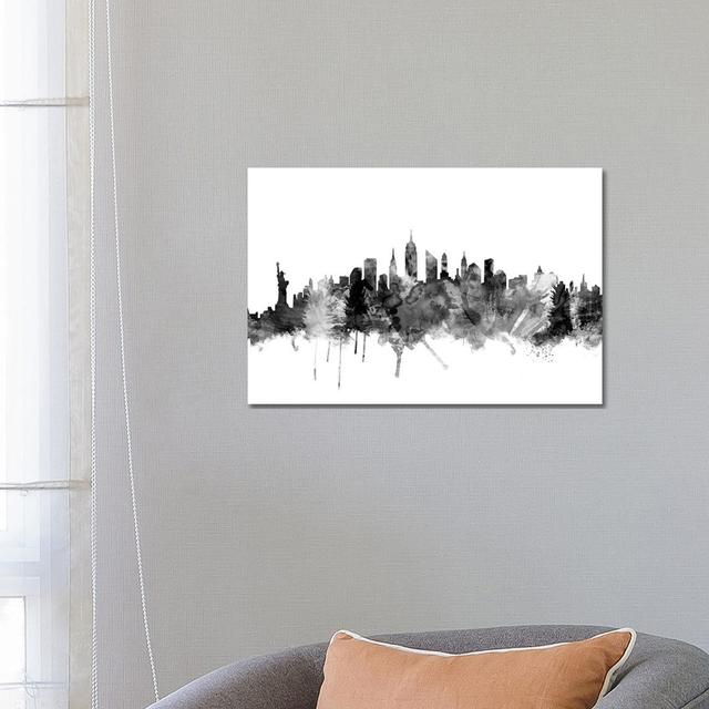 New York City In Black & White I by Michael Tompsett - Wrapped Canvas Gallery-Wrapped Canvas Giclée Latitude Run Size: 45.72cm H x 66.04cm W x 1.91cm on Productcaster.