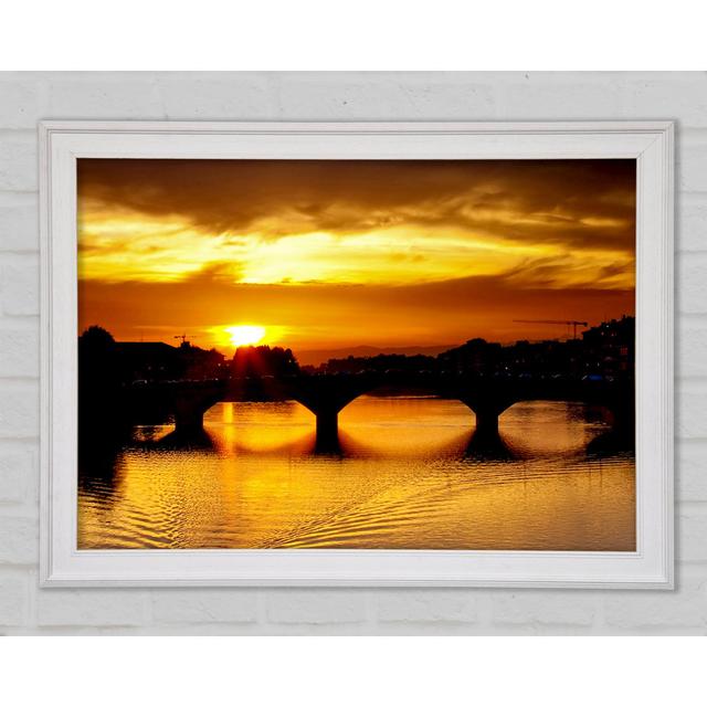 Sonnenuntergang über dem Fluss Florenz - Druck 17 Stories Größe: 29,7 cm H x 42 cm B x 1,5 cm T, Format: Poster mit weißem Rahmen on Productcaster.