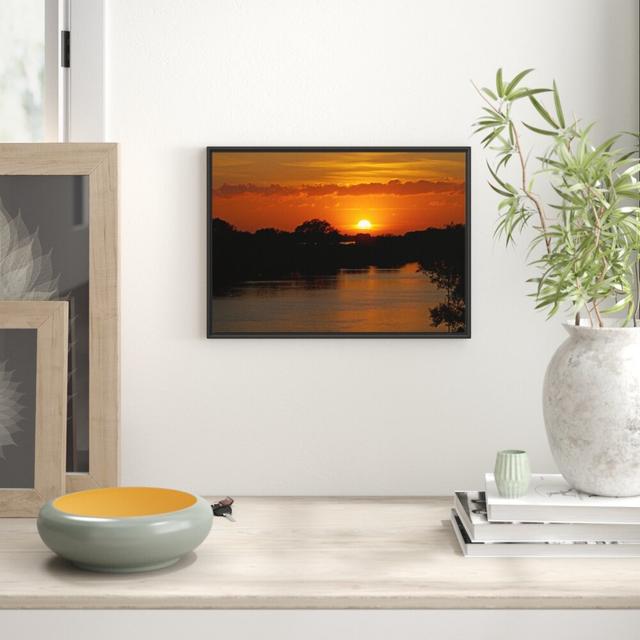 Gerahmtes Wandbild Sonnenuntergang über Fluss East Urban Home Größe: 70 cm H x 100 cm B on Productcaster.