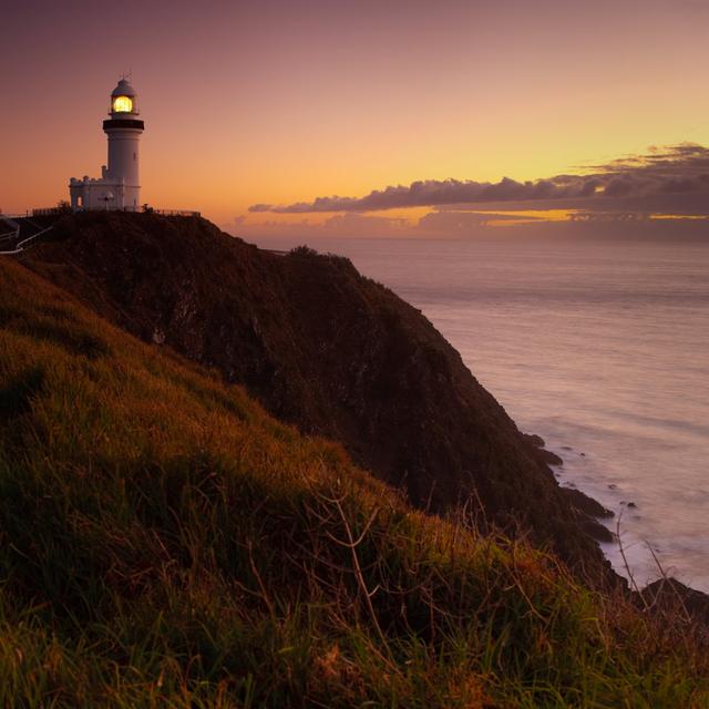 Byron Bay Leuchtturm Dämmerung von Turnervisual - Leinwanddrucke Alpen Home Größe: 60 cm H x 60 cm B on Productcaster.