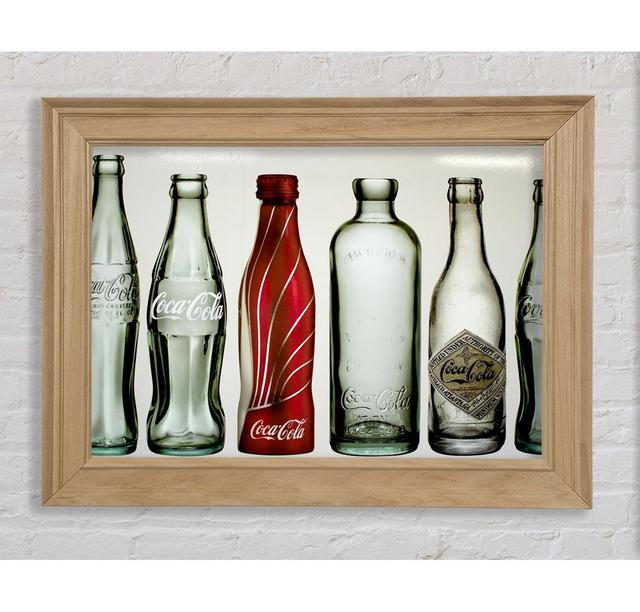 Alte Coca Cola-Flaschen - Druck Bright Star Größe: 84,1 cm H x 142,2 cm B x 8 cm T on Productcaster.