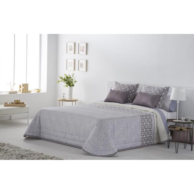 Iretemi Polyester Geometric Shapes Bedspread Ebern Designs Colour: Silver, Size: 205 x 265 cm on Productcaster.