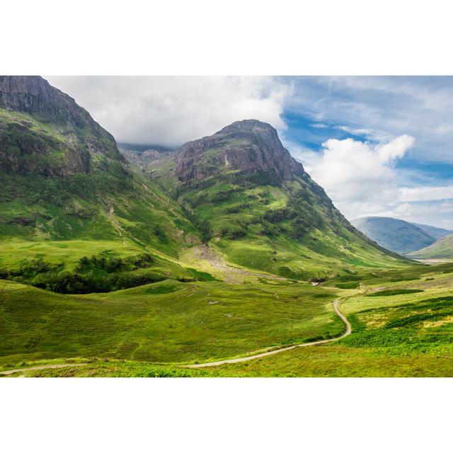 Green Hills In The Scottish Highlands Union Rustic Size: 61cm H x 91cm W on Productcaster.