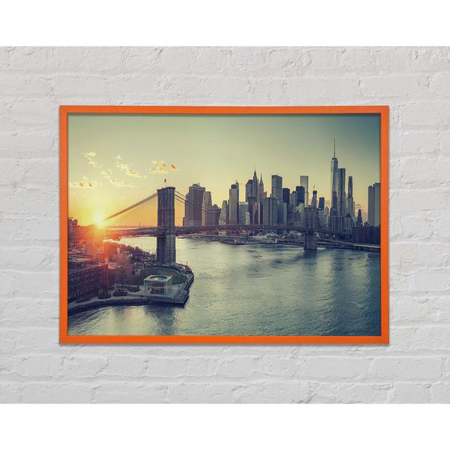 Brücke in New York über dem Wasser - Druck Ebern Designs Größe: 42 cm H x 59,7 cm B x 2 cm T, Format: Orange gerahmtes Papier on Productcaster.