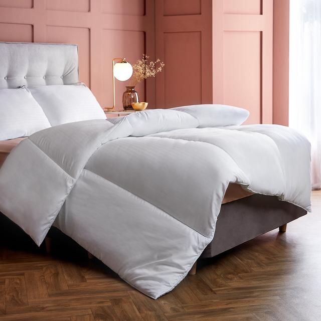 Hotel Collection 10.5 Tog Duvet Silentnight Size: Double (200 x 200cm) on Productcaster.