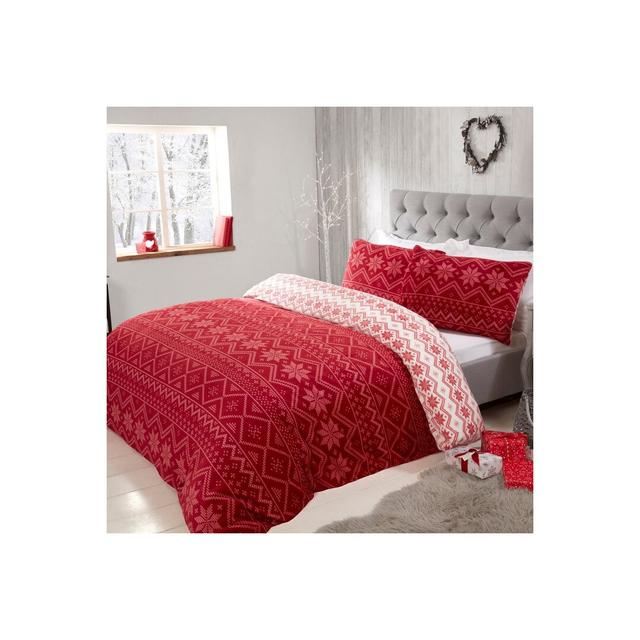 Brough Polyester No Pattern Duvet Cover Set with Pillowcases The Seasonal Aisle Colour: Red, Size: Super King - 2 Standard Pillowcases on Productcaster.