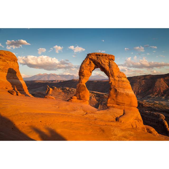 Delicate Arch At Sunset by Bluejayphoto - Wrapped Canvas Print Natur Pur Size: 30cm H x 46cm W on Productcaster.