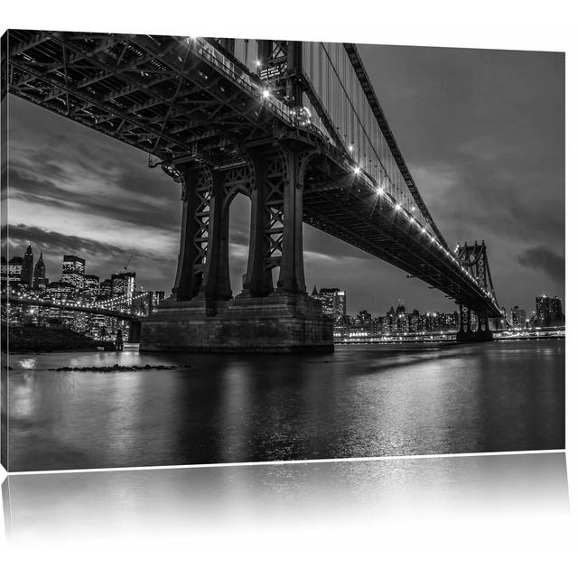 Leinwandbild „Manhattan Brücke New York“, Fotodruck East Urban Home Größe: 70 cm H x 100 cm B on Productcaster.