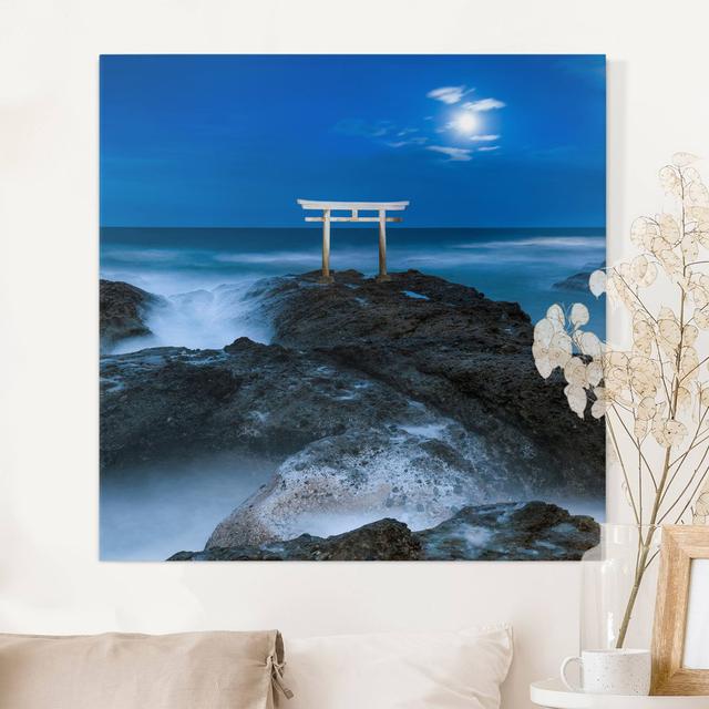 Leinwandbild - Torii Bei Vollmond Am Meer Haus am Meer Größe: 70 cm H x 70 cm B, Format: Leinwand 260g/m² on Productcaster.