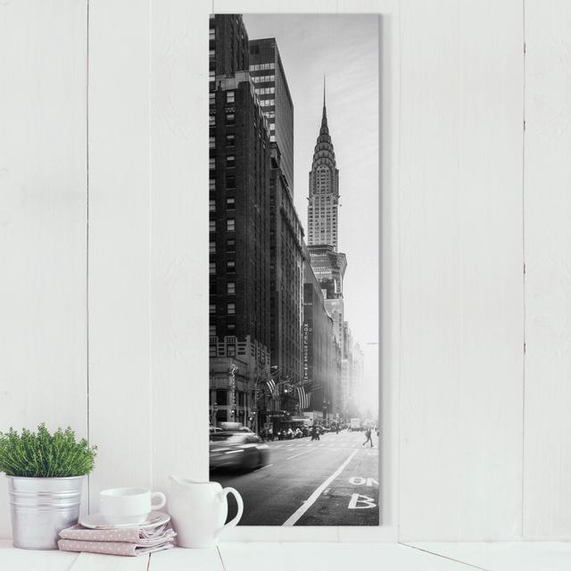 Leinwandbild Lebhaftes New York Ebern Designs Größe: 90 cm H x 30 cm B on Productcaster.