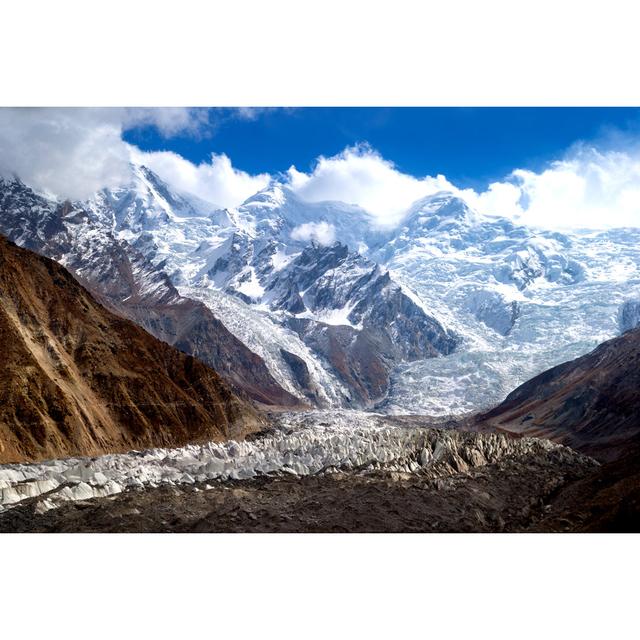 Karakorum Gebirge von Mantaphoto - Druck auf Leinwand ohne Rahmen Alpen Home Größe: 81cm H x 122cm B on Productcaster.