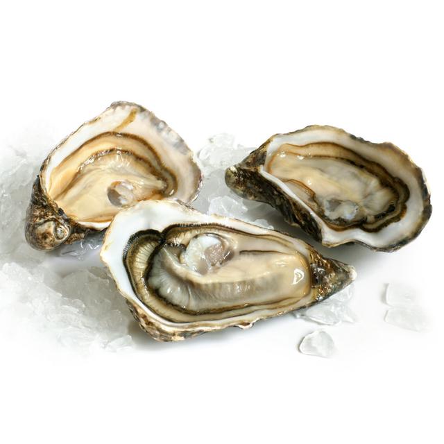 Raw Oysters With Ice Highland Dunes Size: 30cm H x 46cm W x 3.8cm D on Productcaster.