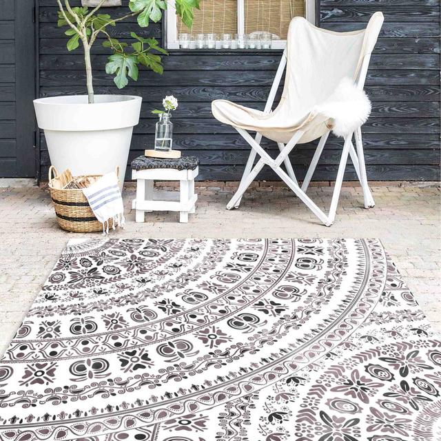 Square Gokay Geometric Machine Woven Area Rug East Urban Home Rug Size: Square 80cm on Productcaster.