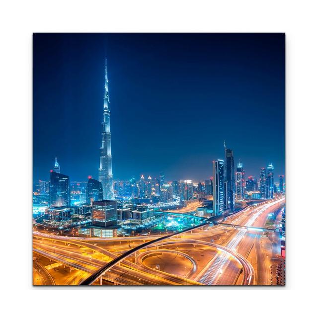 Leinwandbild Skyline bei Nacht - Dubai East Urban Home Größe: 60 L x 60 B on Productcaster.