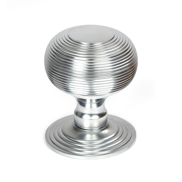 Passage Door Knob From The Anvil Finish: Satin Chrome on Productcaster.