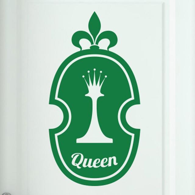 Queen Chess Piece in Shield Door Room Wall Sticker Maturi Colour: Green on Productcaster.