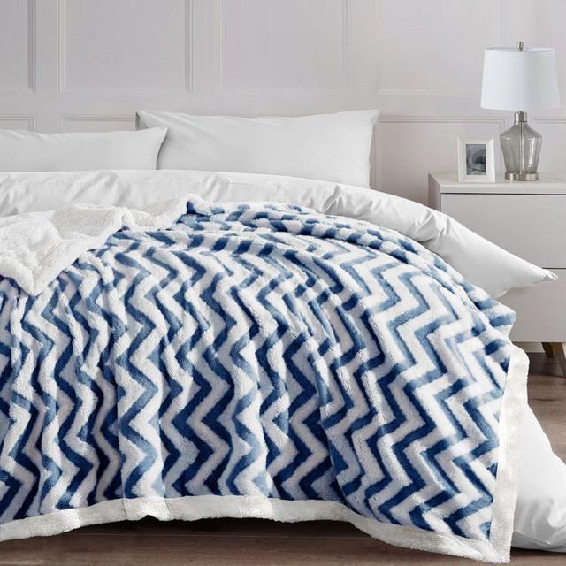 Aayanah Chunky Sherpa Backed Jacquard Chevron Throw Blanket Latitude Run Colour: Navy, Size: W150 x L200cm on Productcaster.