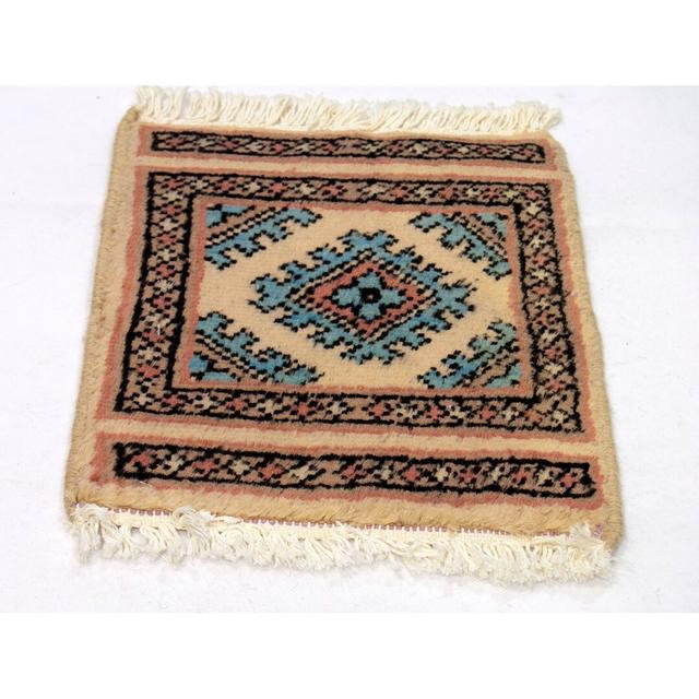 Handgefertigter Teppich Nuran aus Wolle und Baumwolle in Beige/Blau/Schwarz Bloomsbury Market on Productcaster.