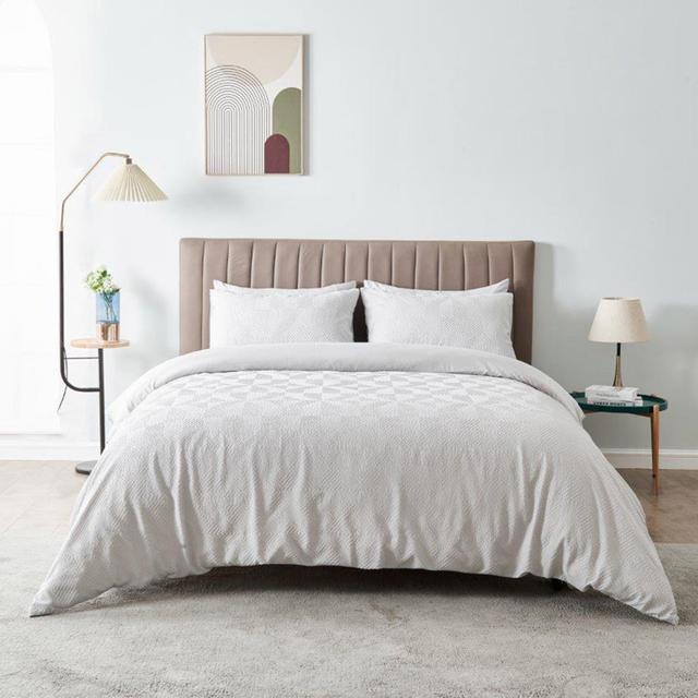 Ontonio Polyester Geometric Duvet Cover with Pillowcases 17 Stories Colour: Grey, Size: Kingsize Duvet Cover + 2 Standard Pillowcases on Productcaster.