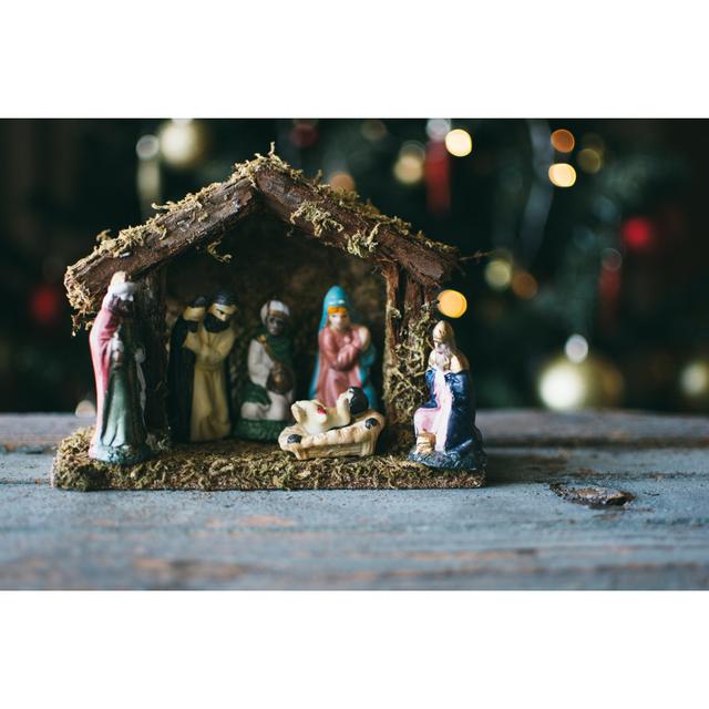 Christmas Manger The Seasonal Aisle Size: 81cm H x 122cm W x 3.8cm D on Productcaster.