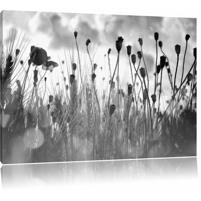 Leinwandbild Poppies in a Wheat Field East Urban Home Größe: 60 cm H x 80 cm B x 1,8 cm T, Farbe: Schwarz/Weiß on Productcaster.