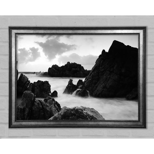 The Ocean Rocks B and W - Einzelne Bilderrahmen Kunstdrucke Haus am Meer Größe: 59,7 cm H x 84,1 cm B x 1,5 cm T on Productcaster.