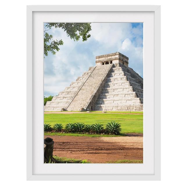 Gerahmter Fotodruck El Castillo Pyramid East Urban Home Rahmenoptionen: Mattweiß, Größe: 40 cm H x 30 cm B on Productcaster.