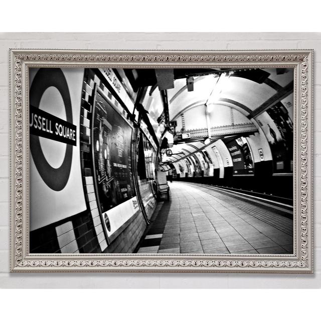 Russell Square Station London - Einzelner Bilderrahmen Kunstdrucke Bright Star Größe: 21 cm H x 29,7 cm B on Productcaster.