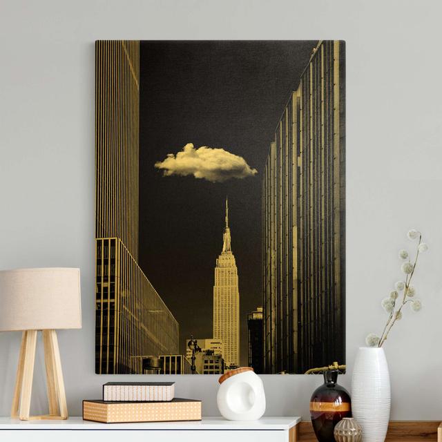 Leinwandbild New York mit einzelner Wolke Corrigan Studio Größe: 100 cm H x 75cm B, Format: 435g/m³ Canvas Gold, Rahmen-Option: Gold on Productcaster.