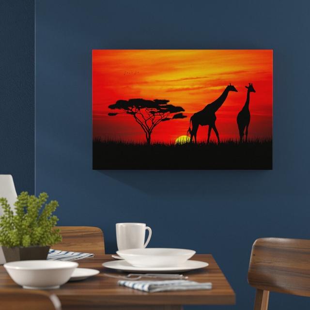 Leinwandbild „Afrika Giraffen im Sonnenuntergang“, Grafikdruck East Urban Home Größe: 70 cm H x 100 cm B on Productcaster.