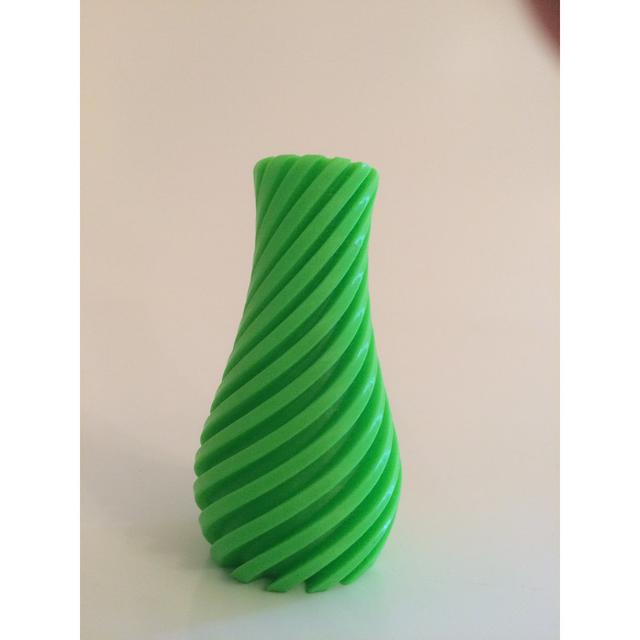 Allphin Handmade Table Vase Metro Lane Colour: Green on Productcaster.