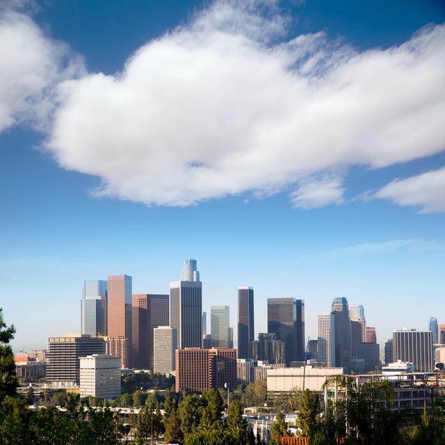 Los Angeles Skyline von LUNAMARINA - Kunstdrucke auf Leinwand 17 Stories Größe: 80 cm H x 80 cm B on Productcaster.