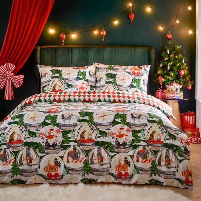 Showtime Festive Duvet Cover Set furn. Size: Queen Duvet Cover + 2 Standard Pillowcases on Productcaster.