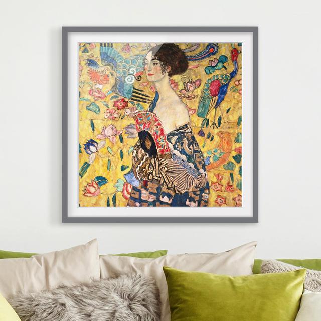 Gerahmtes Poster Dame mit Fächer von Gustav Klimt ClassicLiving Rahmenauswahl: Grau gerahmt on Productcaster.