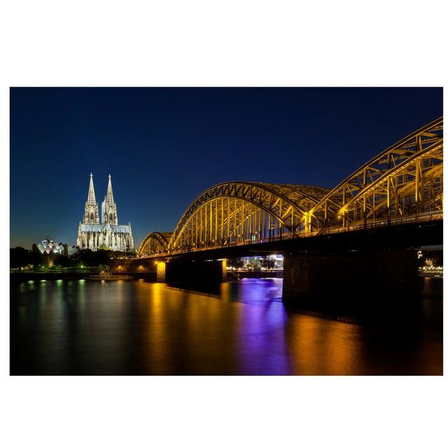 Cologne by Night Semi-Gloss Wallpaper Roll East Urban Home Size: 3.36m x 225cm, Materialqualität: Standard (110g/m²) on Productcaster.