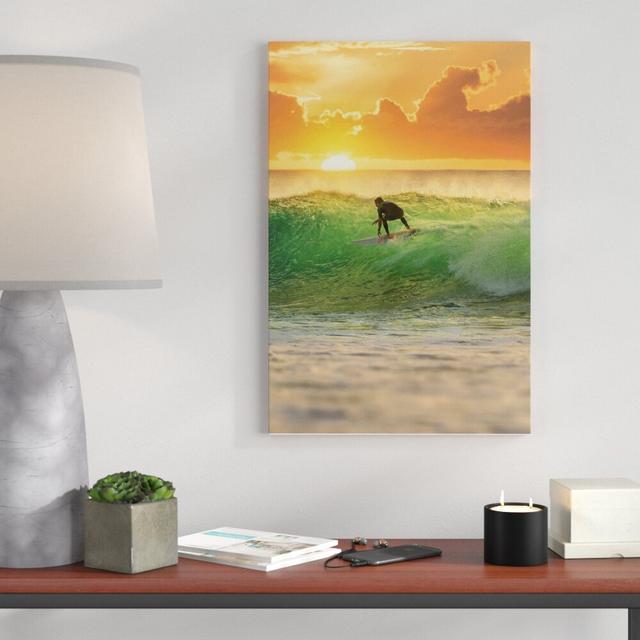 Leinwandbild Surfen im Sonnenuntergang Wellenreiten, Fotodruck Pixxprint Größe: 120 cm H x 80 cm B on Productcaster.