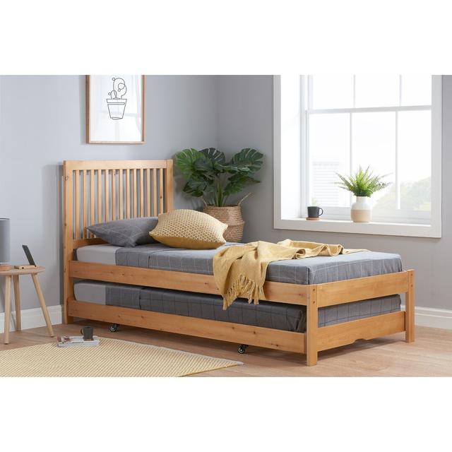 Ausziehbett Buxton 17 Stories Farbe: Kiefer on Productcaster.