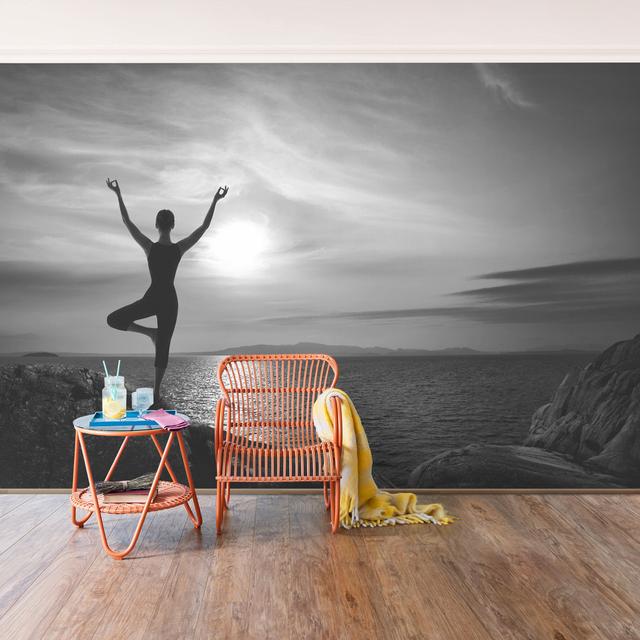 Yoga Semi-Gloss Wallpaper Roll East Urban Home Size: 3.84m x 255cm, Materialqualität: Premium (150g/m²) on Productcaster.