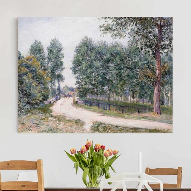 Leinwandbild Die Straße Nach Saint-Mammes - Am Morgen von Alfred Sisley Rosalind Wheeler on Productcaster.