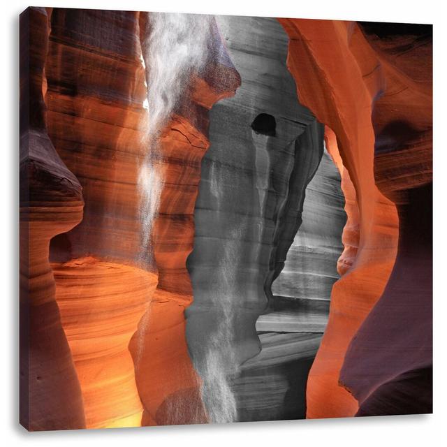 Leinwandbild Prächtiger Antelope Canyon East Urban Home Größe: 70 cm H x 70 cm B on Productcaster.