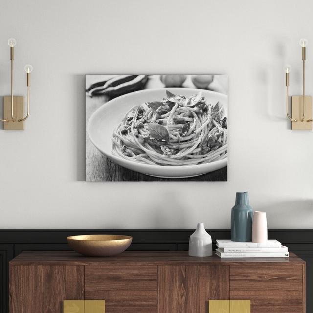 Leinwandbild „Rustikale italienische Spaghetti“, Fotodruck East Urban Home Größe: 60 cm H x 80 cm B on Productcaster.