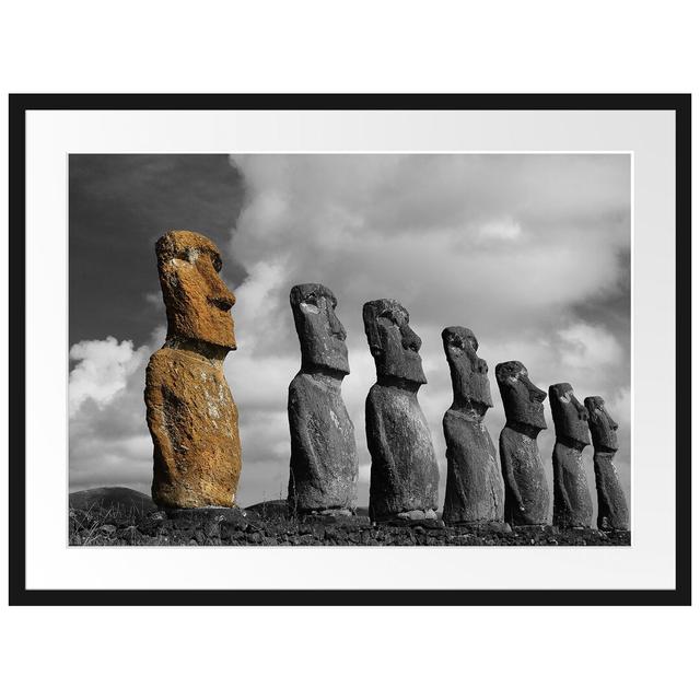 Gerahmtes Poster Schöne Moai Statuen East Urban Home Größe: 60 cm H x 80 cm B on Productcaster.