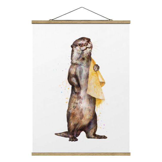 Stoffbild Mit Posterleisten - Laura Graves - Illustration Otter Mit Handtuch Malerei Weiß - Hochformat 4:3 Maturi Maße: 133,5 cm H x 100 cm B x 0,3 cm on Productcaster.