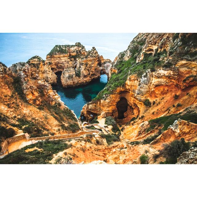 Algarve Coastal Rock Formations von Peeterv - Kunstdrucke auf Leinwand ohne Rahmen Alpen Home Größe: 60 cm H x 90 cm B on Productcaster.