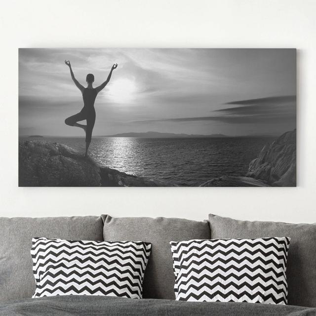 Yoga schwarz weiß Haus am Meer Größe: 50cm H x 100cm B, Format: 330g/m³ Recycle Canvas on Productcaster.