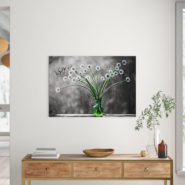 Leinwandbild Pusteblumen beim Regen East Urban Home Größe: 80 cm H x 120 cm B on Productcaster.