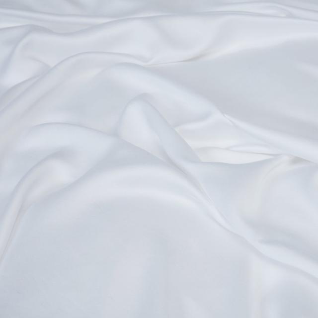 Panda 100% Fitted Sheet - Extra Deep, Fully Elasticated, Hypoallergenic and Breathable Panda Size: Emperor, Colour: Pure White on Productcaster.